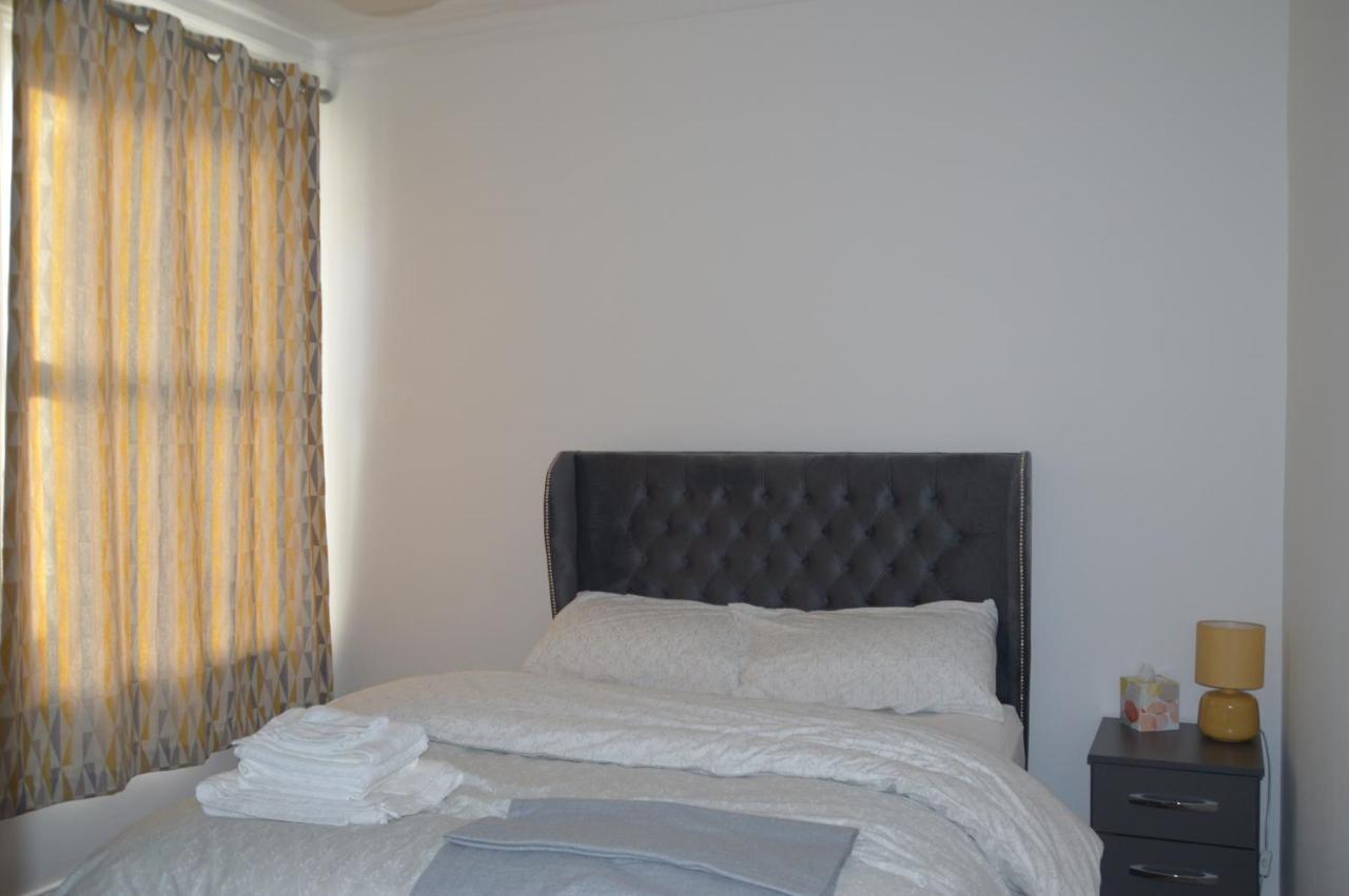 Two Bedroom Apartment In 런던 외부 사진